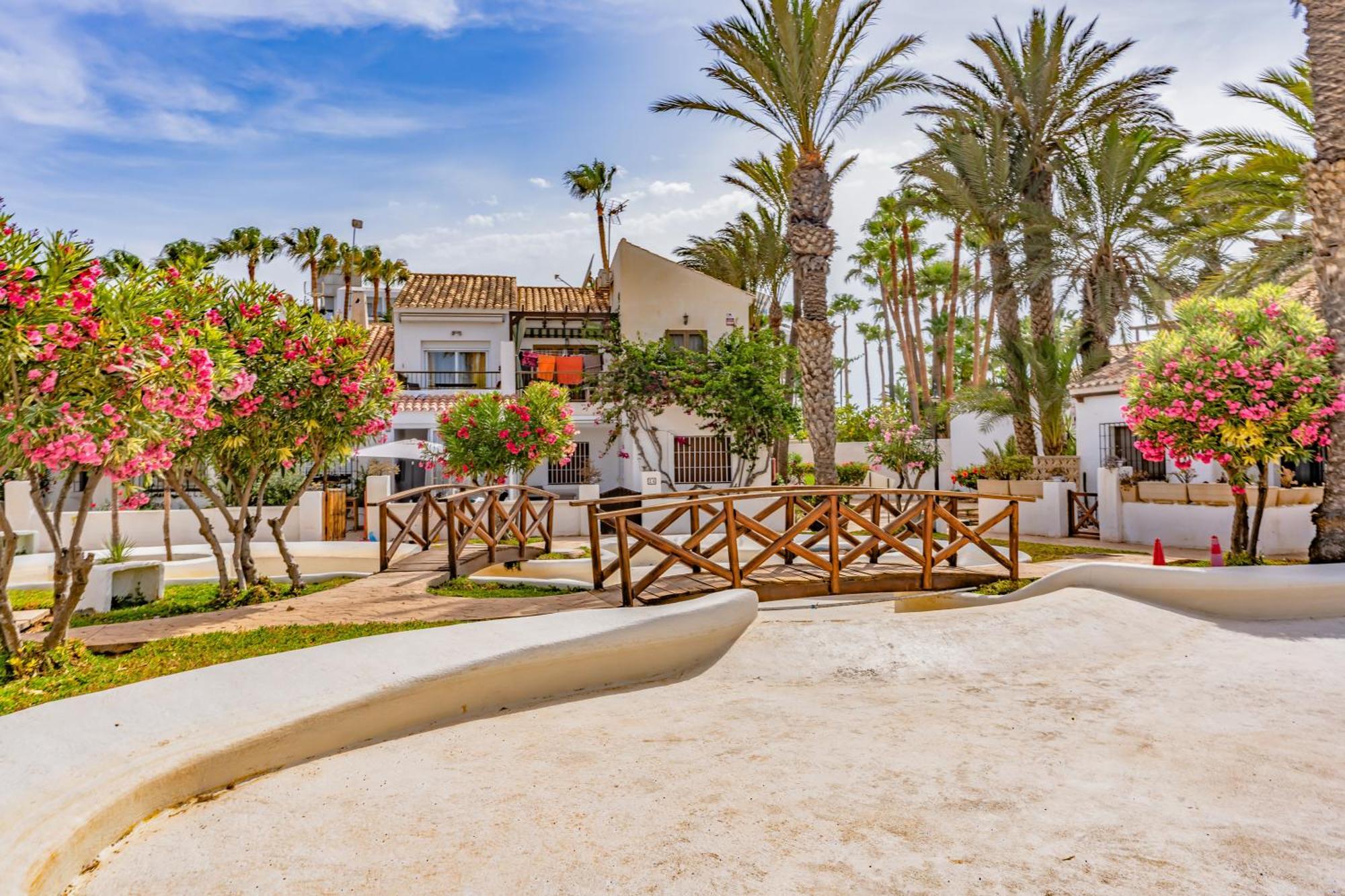 Beachhouse Playa R&R Roquetas de Mar Exterior photo